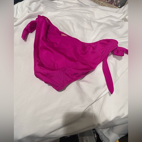 Victoria Secrets bikini bottom with gold hardware Size Large - Picture 4 of 5